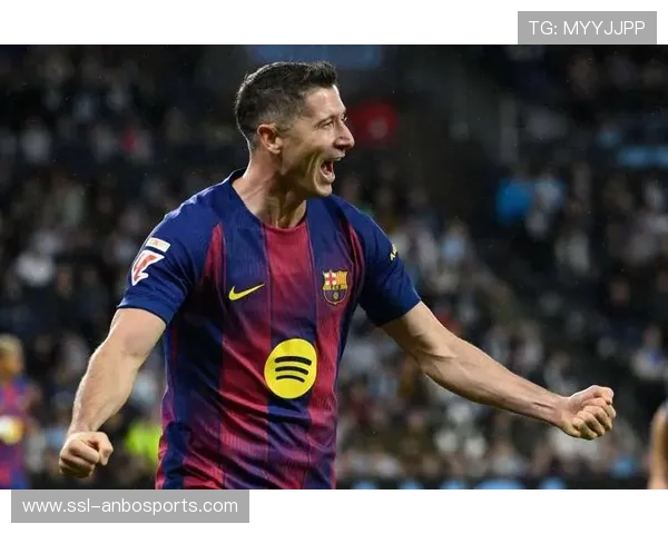 西甲：塞尔塔对阵巴萨，莱万帽子戏法成比赛焦点